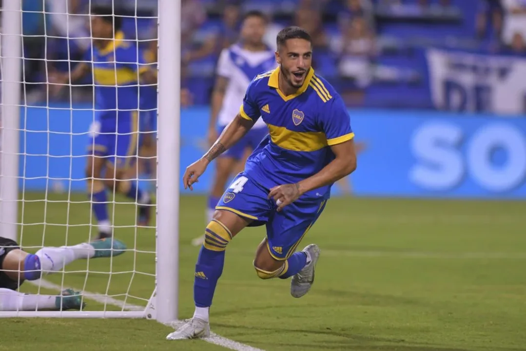 Boca derrotó a Vélez con uno menos y se suma a los punteros