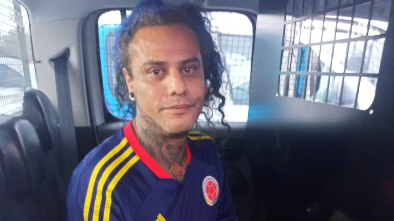 Detienen a un colombiano en La Plata que provocó a los hinchas israelíes con una bandera palestina