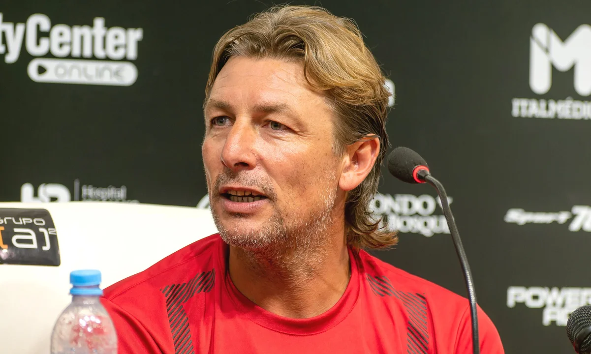 Gabriel Heinze luego del empate ante Unión: "En todos los partidos el VAR tiene que ir con la misma cantidad de cámaras"