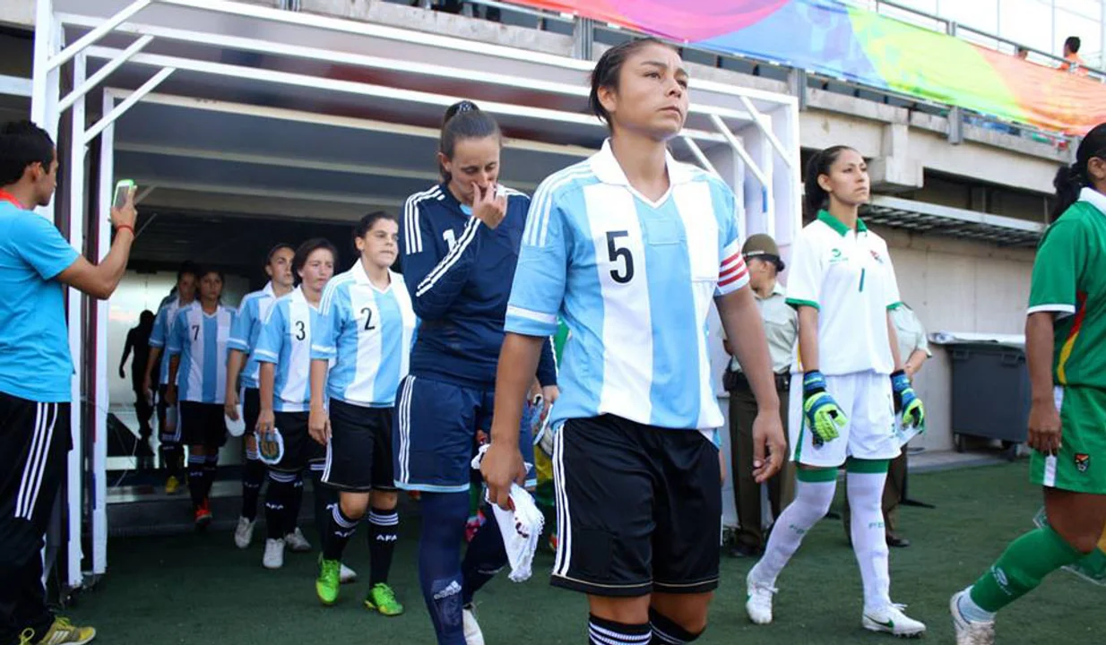 Fabiana Vallejos: “Hoy las nenas pueden decirle a los padres que quieren ser futbolistas. Es algo muy lindo y genuino que antes no existía”