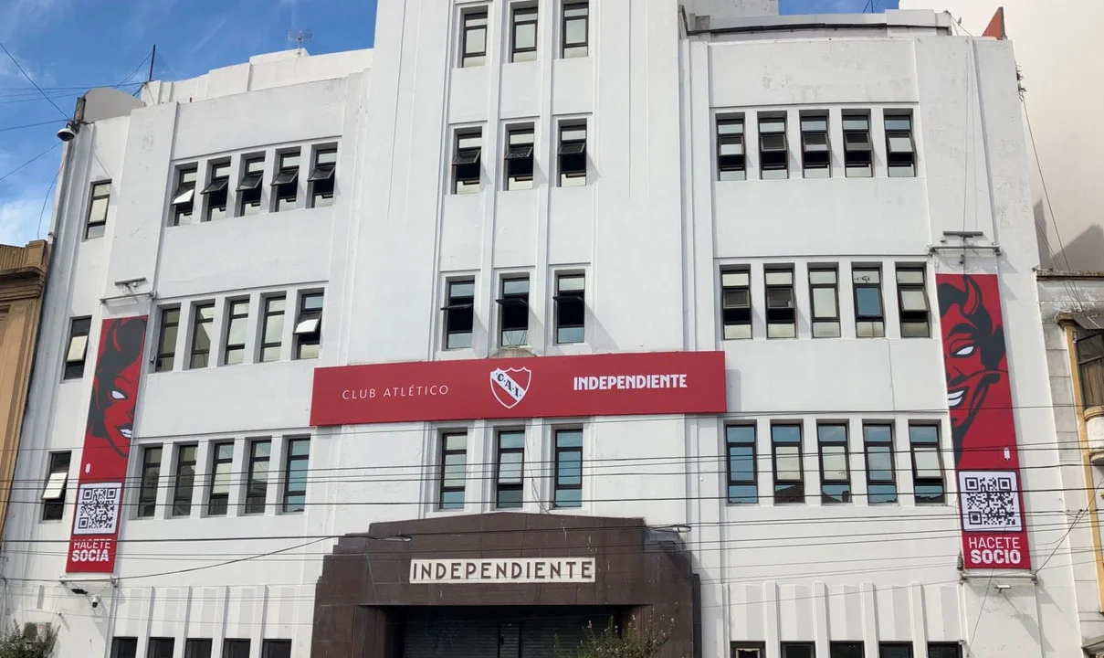 Independiente limitó el acceso para la próxima asamblea ordinaria y una agrupación opositora publicó su desacuerdo