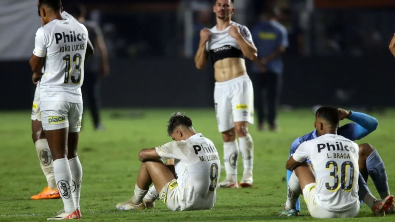 Tras el descenso de Santos se registraron graves incidentes en las inmediaciones del estadio